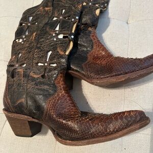 Corral cut out boots